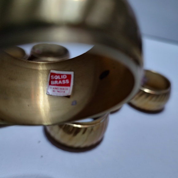 Brass ribbed napkin rings - Picture 4 of 10